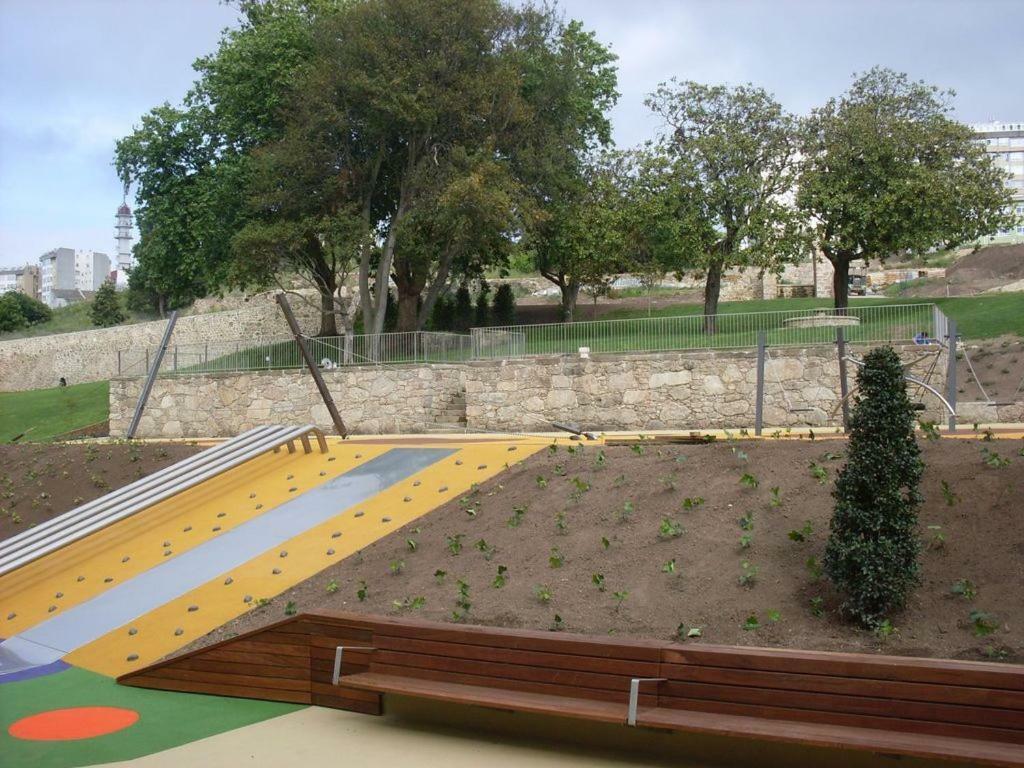 Acogedor Apartamento Cerca De Las Estaciones De Bus Y Tren A Coruña Exterior foto